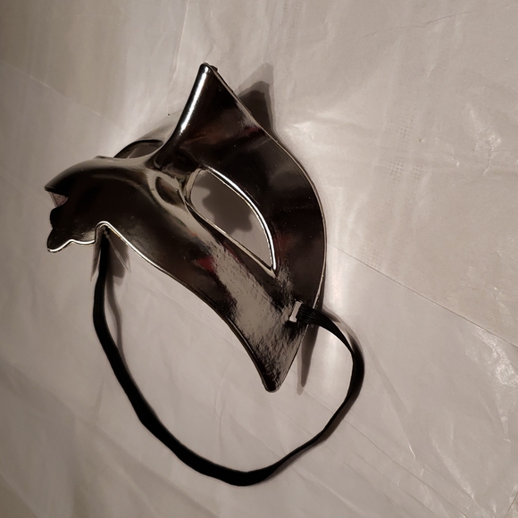 Upper face (Eyes + Nose) Party MASK Silver Metallic Halloween NEW Big Kid/Adult - Picture 3 of 7